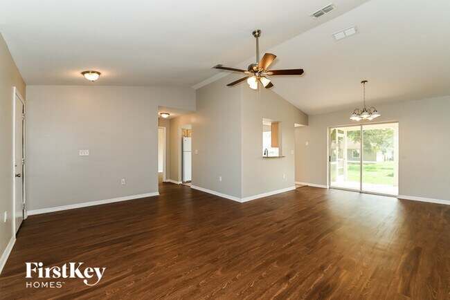 18557 Wisteria Rd in Ft. Myers, FL - Building Photo - Building Photo