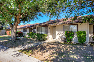 Hampton Way Apartments in Fresno, CA - Foto de edificio - Building Photo