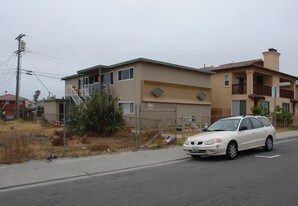 120-126 Date Ave in Imperial Beach, CA - Building Photo