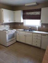 1433 Lakeside Rd in Virginia Beach, VA - Building Photo