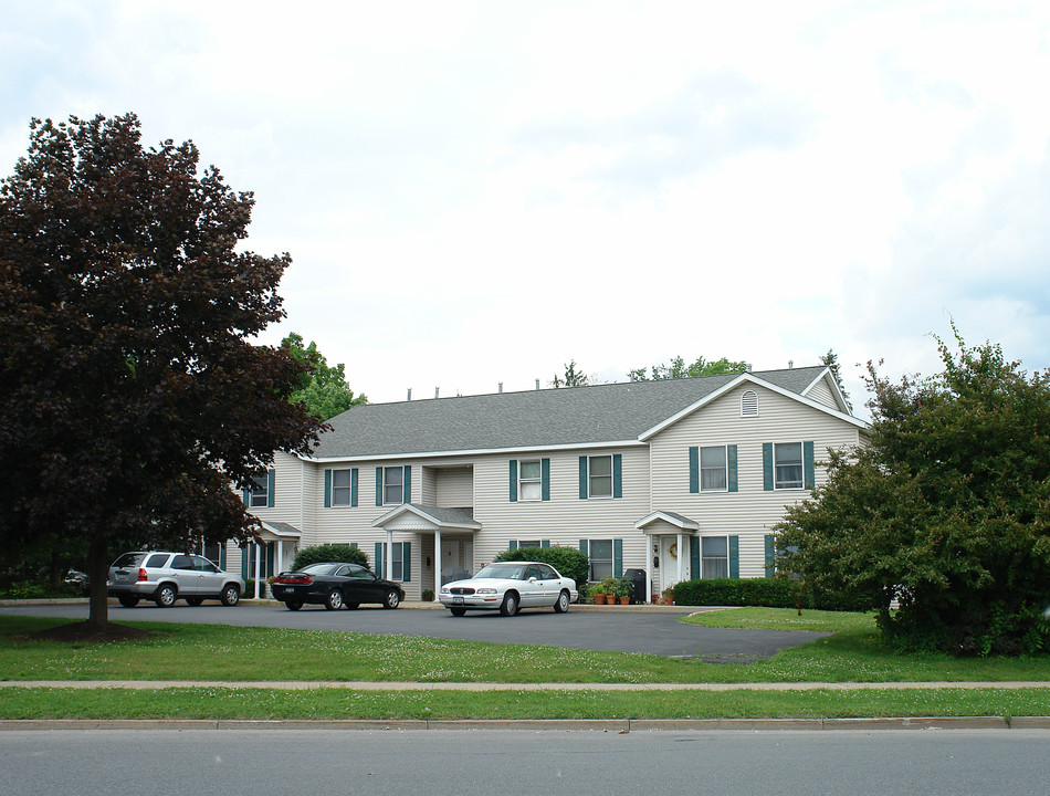 1 W Harrison St in Saratoga Springs, NY - Building Photo