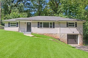 2926 Monterey Dr in Decatur, GA - Building Photo