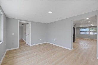 4430 Shoreline Dr in New Port Richey, FL - Building Photo - Building Photo