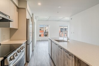 308 Rue Crevier in St. Laurent, QC - Foto de edificio - Building Photo