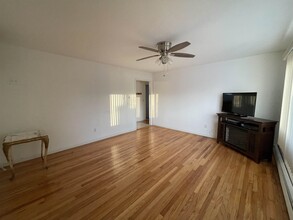 908 River Dr in Garfield, NJ - Building Photo - Building Photo