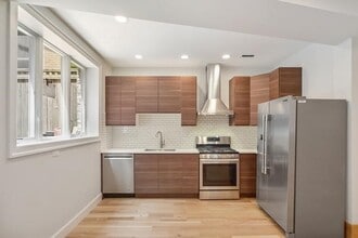 2327 N Southport Ave, Unit 4-CH in Chicago, IL - Building Photo - Building Photo