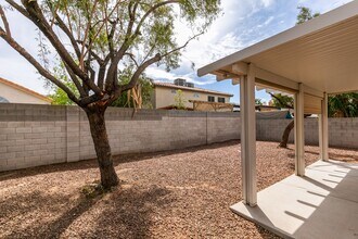 1059 E Country Skies Ave in Las Vegas, NV - Building Photo - Building Photo