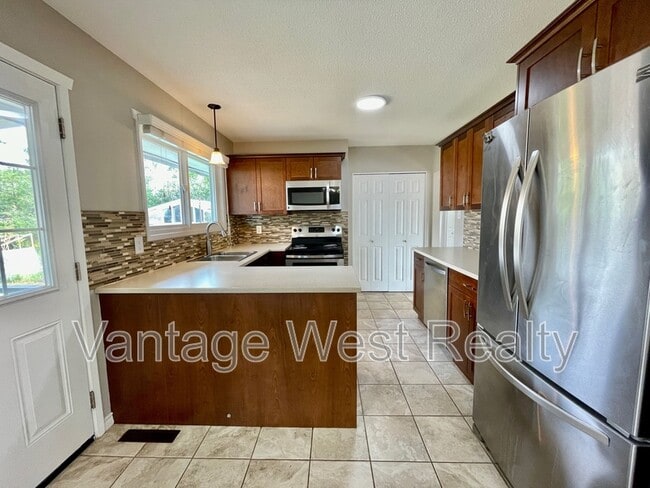 315 Prior Rd S in Kelowna, BC - Building Photo - Building Photo