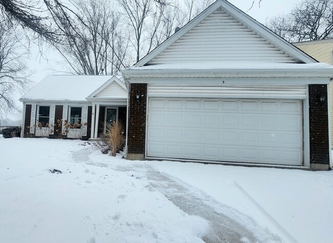 property at 5 Castlegate Ct