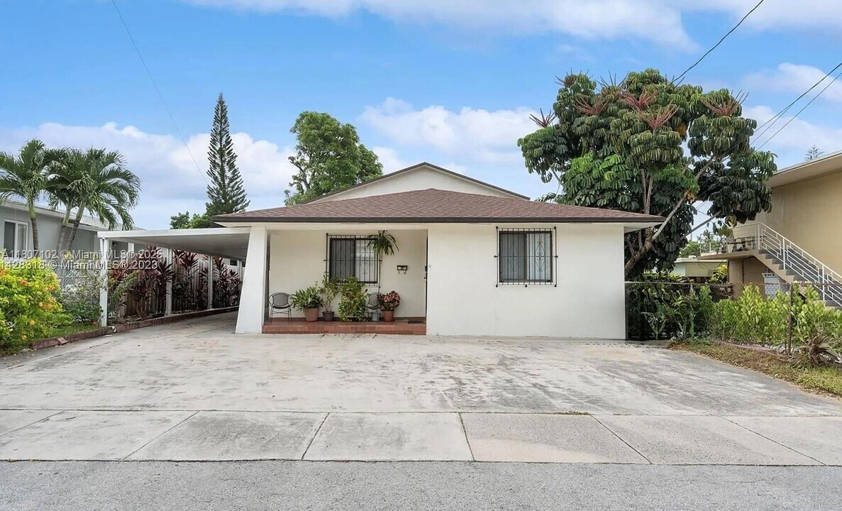 1160 SW 9th St in Miami, FL - Building Photo