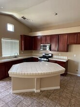 9510 Manihiki Ave in Bakersfield, CA - Building Photo - Building Photo