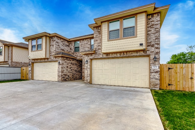 3807 W Orem Dr in Houston, TX - Building Photo - Building Photo