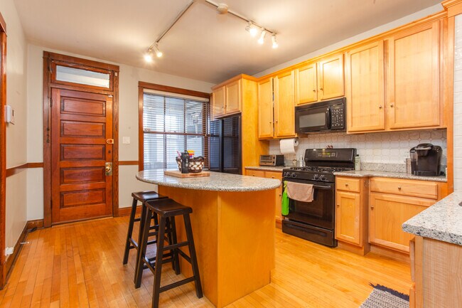 1538 W Wrightwood Ave in Chicago, IL - Building Photo - Building Photo