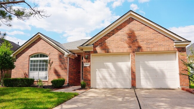 property at 3915 Summerfield Dr
