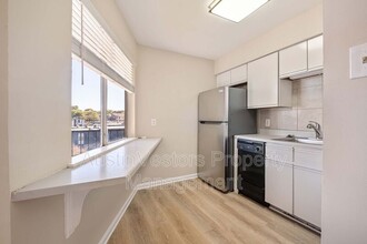 1840 Burton Dr in Austin, TX - Building Photo - Building Photo