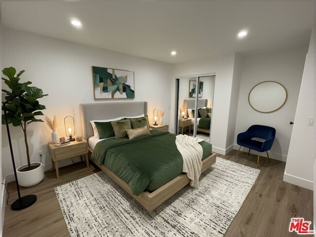 9504 Gothic Ave, Unit 509 in Los Angeles, CA - Foto de edificio - Building Photo