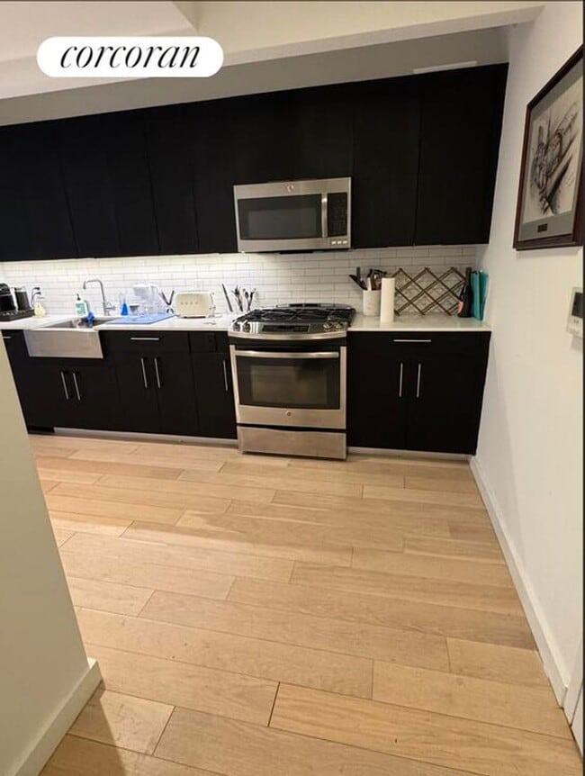 535 W 43rd St in New York, NY - Building Photo - Building Photo