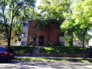 2612 Cedar Ave S in Minneapolis, MN - Building Photo - Building Photo