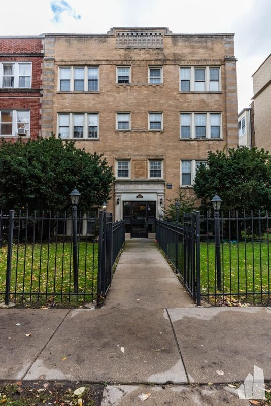 property at 1421 W Farwell Ave