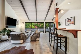 140 Sand Hill Cir in Menlo Park, CA - Foto de edificio - Building Photo