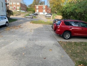 3042 Gilbert Ave, Unit 2 in Cincinnati, OH - Building Photo - Building Photo