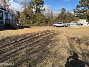 239 Belgrade-Swansboro Rd in Stella, NC - Building Photo - Building Photo