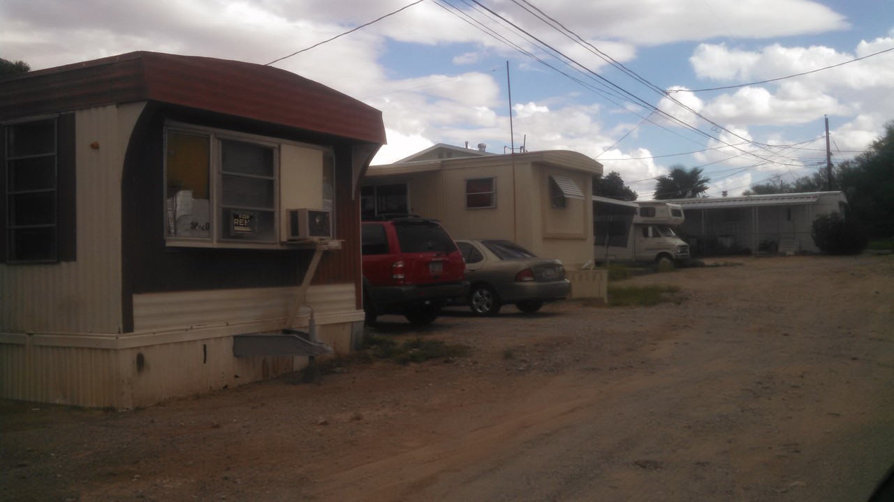 1525 N 2nd Ave in Ajo, AZ - Foto de edificio