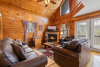 1652 Raccoon Den Way in Sevierville, TN - Building Photo - Building Photo