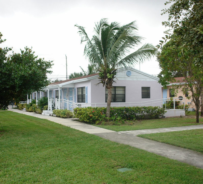 Little Haiti Gateway in Miami, FL - Foto de edificio