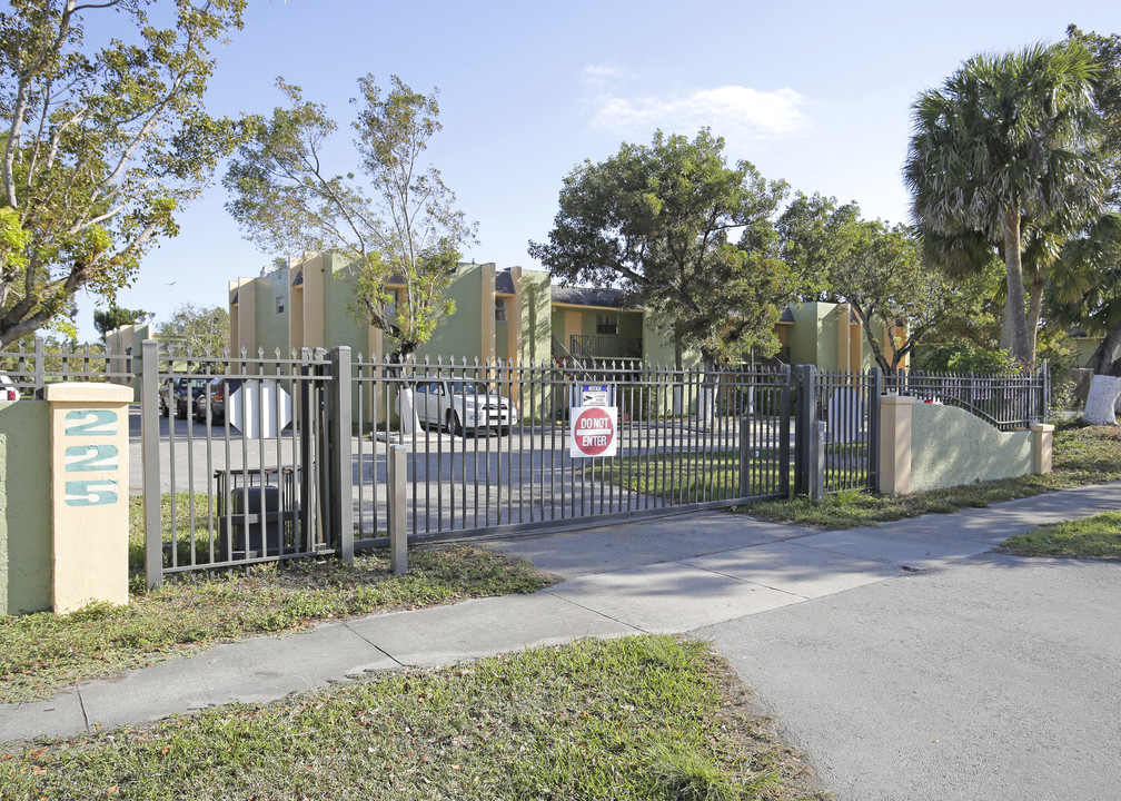 Grove Apartments in Homestead, FL - Building Photo