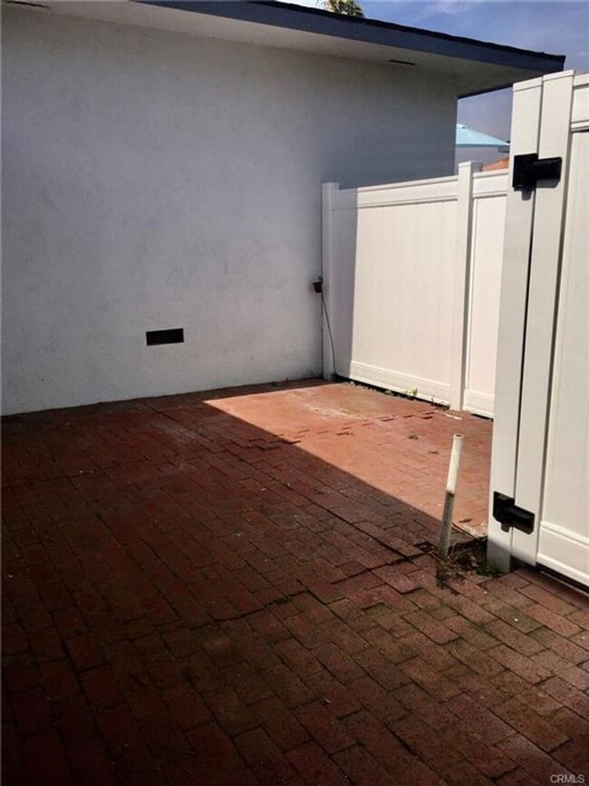 225 Avenida Santa Barbara in San Clemente, CA - Building Photo - Building Photo