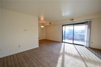 703 College Park Dr in Coraopolis, PA - Building Photo - Building Photo
