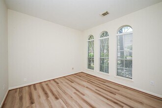 18018 Somerset Knolls Ct in Houston, TX - Foto de edificio - Building Photo