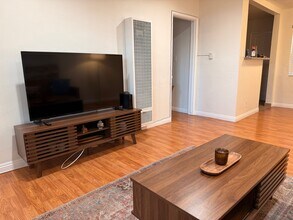 2220 N Niagara St, Unit B in Burbank, CA - Building Photo - Building Photo