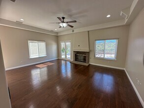 22280 Circle J Ranch Rd in Newhall, CA - Building Photo - Building Photo