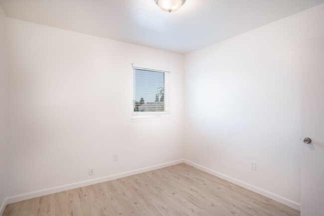 1930 Channing Way in Berkeley, CA - Building Photo - Interior Photo
