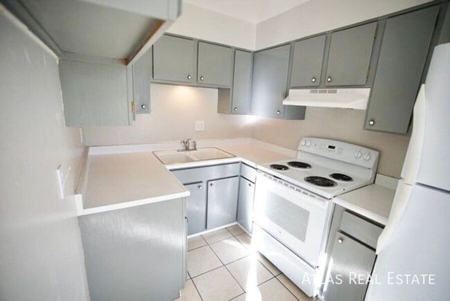 property at 4414 N Chestnut St