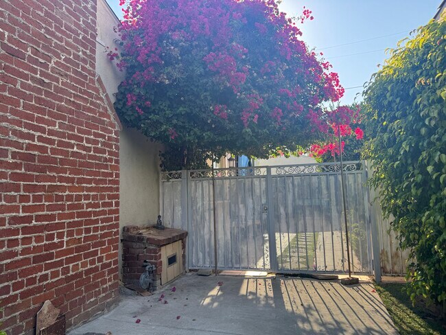 1155 S La Jolla Ave, Unit backhouse