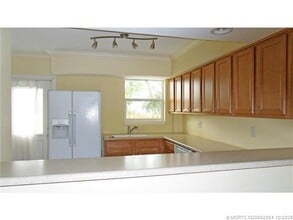 630 SE Ocean Blvd in Stuart, FL - Building Photo - Building Photo