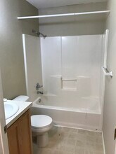 3013 Main St, Unit 6 in Washougal, WA - Foto de edificio - Building Photo