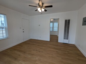 1510 Bronson Ave-Unit -1510 1/2 in Los Angeles, CA - Building Photo - Building Photo