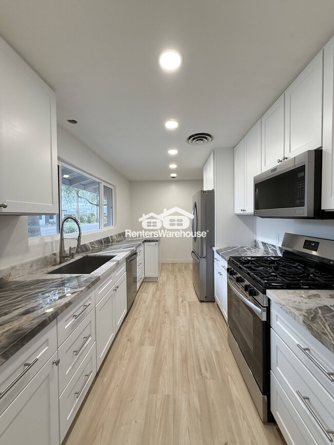 7507 E Highland Ave in Scottsdale, AZ - Foto de edificio - Building Photo