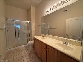 9303 Gilcrease Ave, Unit 2211 in Las Vegas, NV - Foto de edificio - Building Photo