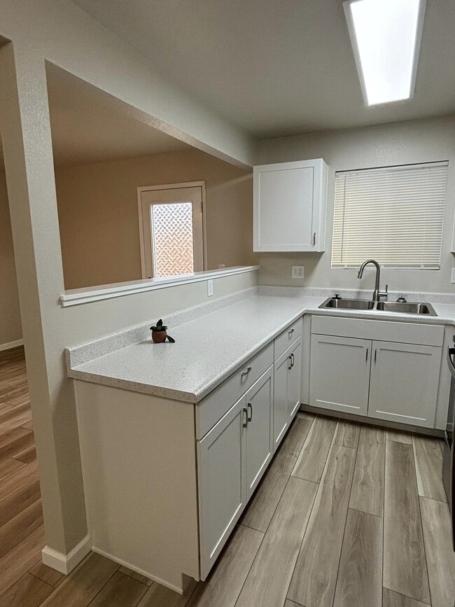 1710 Scottsdale Way, Unit 4 in Red Bluff, CA - Building Photo - Building Photo