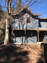 204 E Hinckley St, Unit Apt B in Mount Shasta, CA - Building Photo