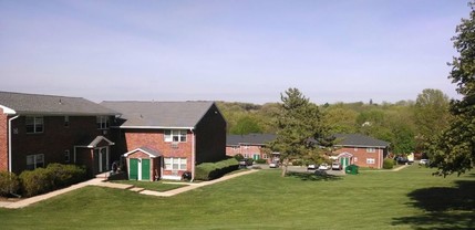 Quaker Village in Randolph, NJ - Building Photo - Building Photo