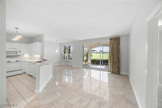 85 Silver Oaks Cir in Naples, FL - Building Photo - Building Photo