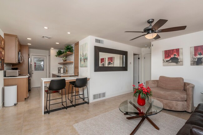 property at 4924 N Woodmere Fairway
