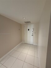 1901 Brickell Ave, Unit B1508 in Miami, FL - Building Photo - Building Photo