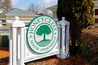 Honeycreek Senior Apartments in Charlotte, NC - Foto de edificio - Building Photo